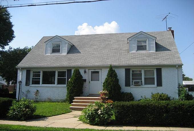 1st image of 305 Whittier Ave