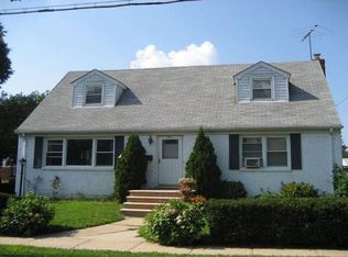 305 Whittier Ave, Floral Park, NY 11001