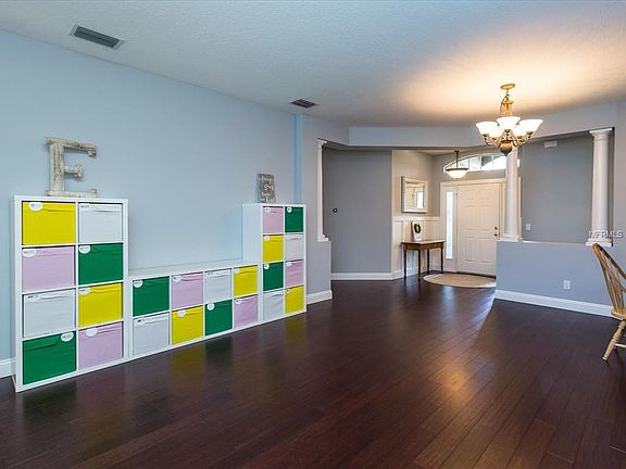 4th image of 824 Meadow Glade Dr