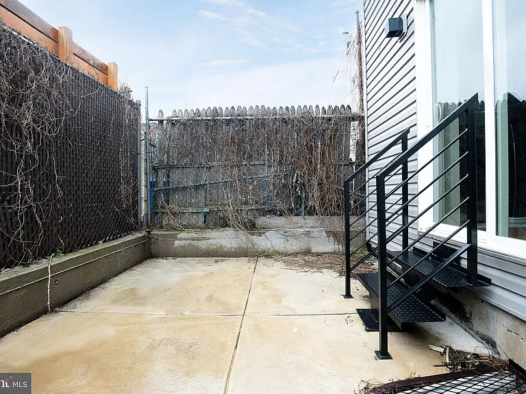 2821 Livingston St #1 — Photo 24