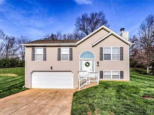 12539 Early Morning Dr, Florissant, MO 63033