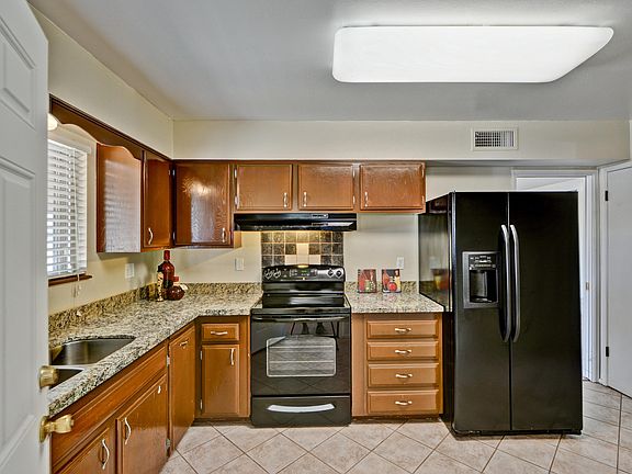 3rd image of 10501 W Salem Dr
