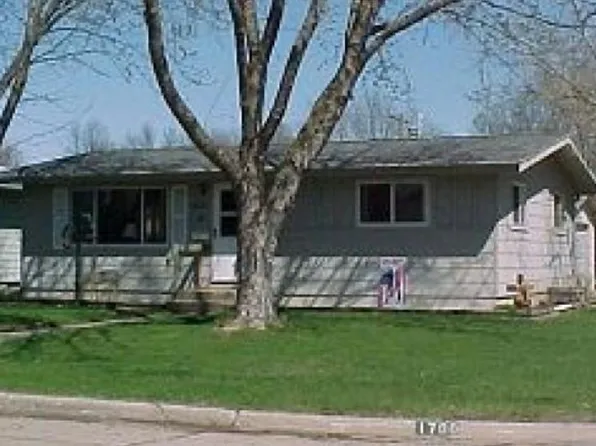 1700 Ohio Ave, Charles City, IA 50616