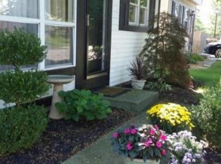 7614 Charlesway Dr, Worthington, OH 43085