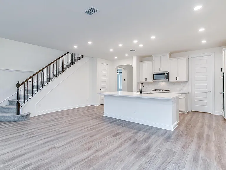 9836 Derbyshire Dr — Photo 57