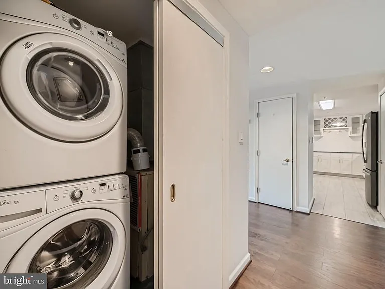 250 President St #404 — Photo 12
