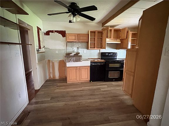 4th image of 1105 Henry St