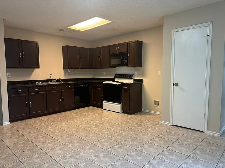 8003 Chestnut Manor Dr — Photo 8