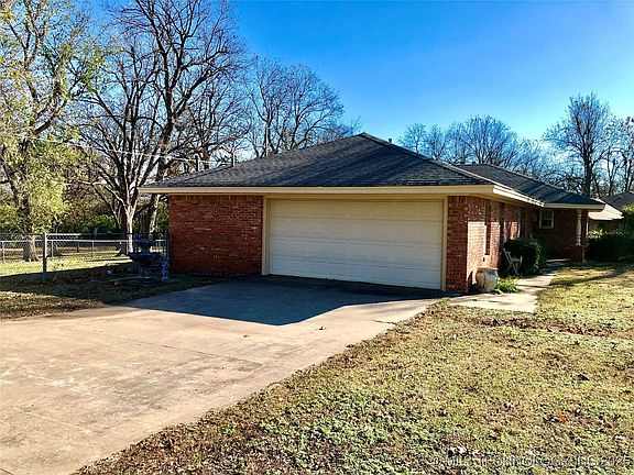 3rd image of 1402 Bell Creek Dr