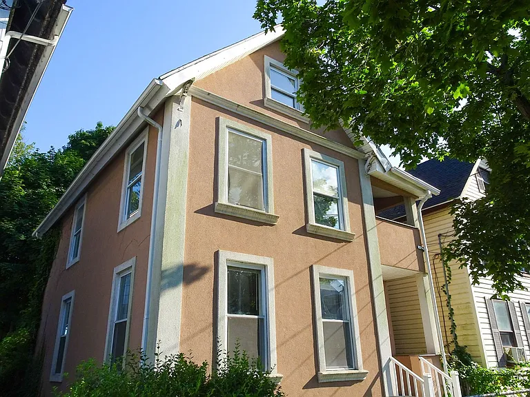 30 Henry St — Photo 16