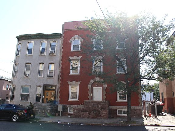2nd image of 15 Pennsylvania Ave