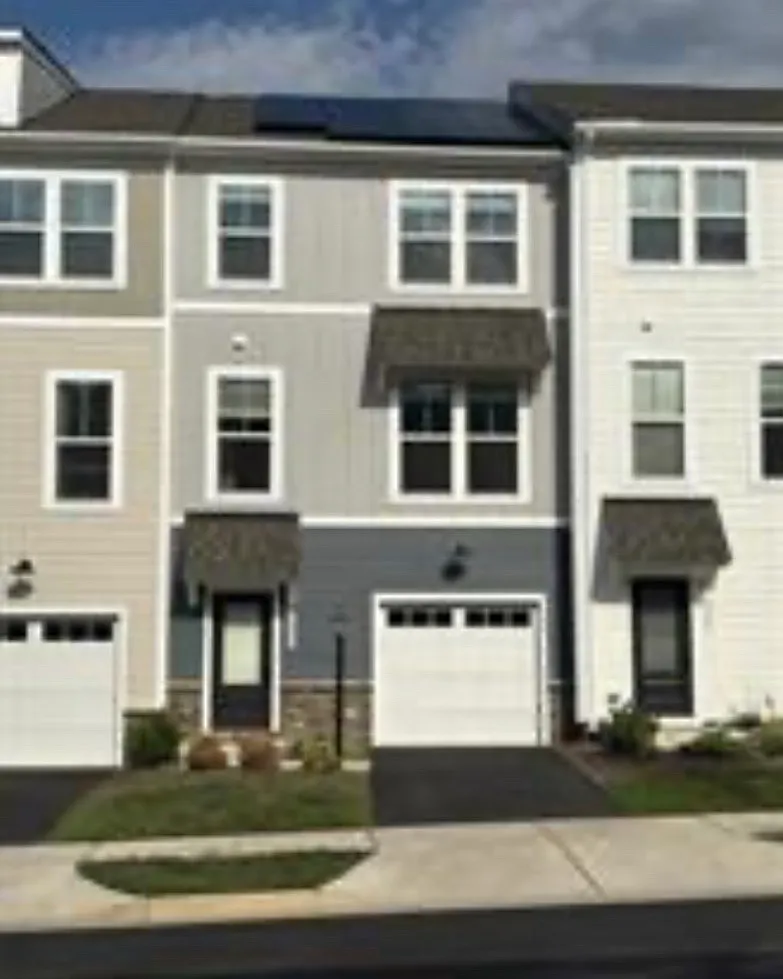 4 bed, 2080 sqft, $2,700 — Photo 1