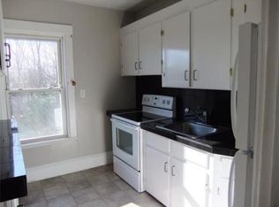 12 Holmberg Rd APT 4, Weymouth, MA 02189