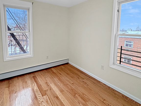 1ST BEDROOM (UN-STAGED)