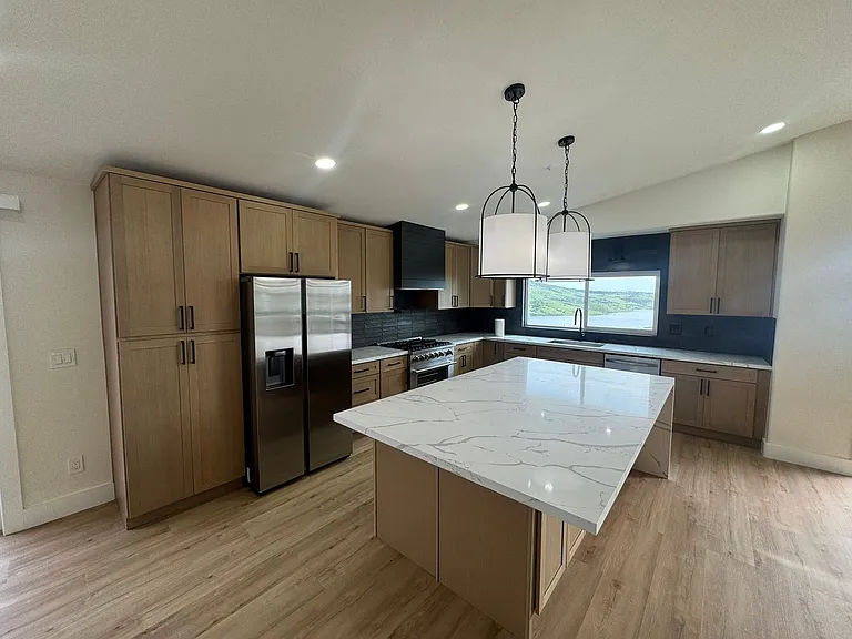 1047 Sangamon Ave — Photo 9