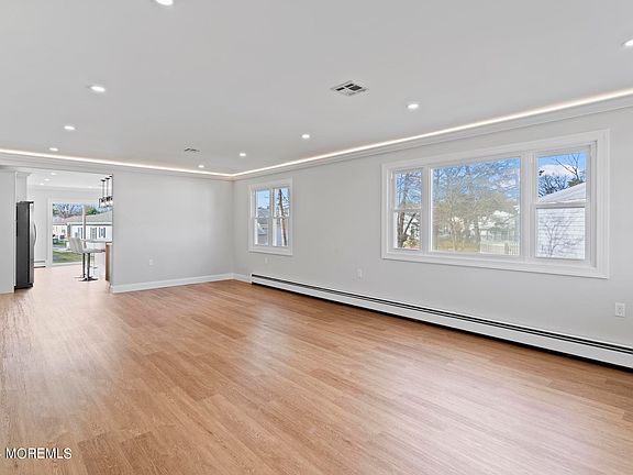 3rd image of 21 Augusta Court