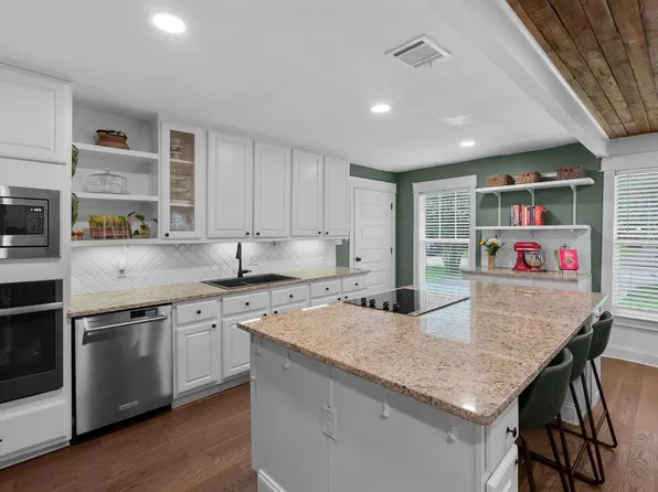 4825 Kingfisher Dr, Houston, TX 77035