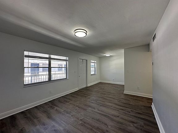 4th image of 2843 Fillmore St APT 203