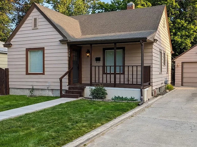 728 Locust St — Photo 2