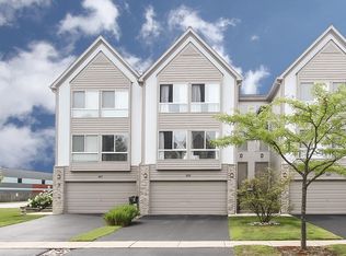 685 Diamond Pointe Dr, Mundelein, IL 60060