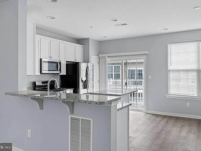 624 McComb Pl — Photo 2