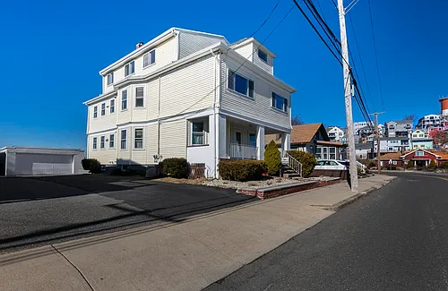 789 Shirley St #3 Photo 1