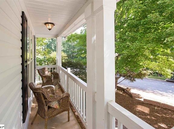 3rd image of 211 Northcliff Way