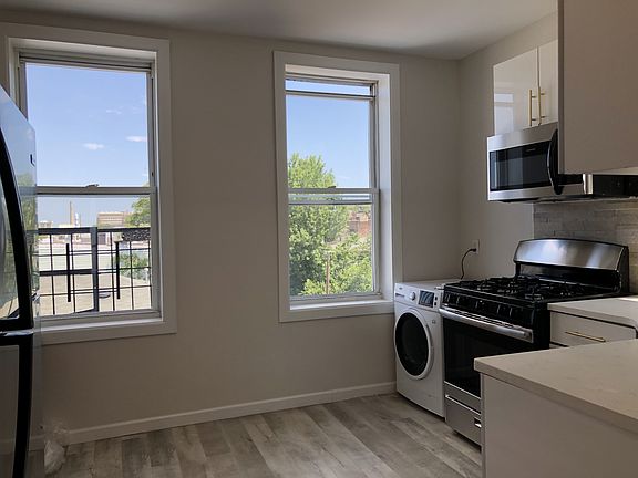 2nd image of 114 Stuyvesant Ave #8E
