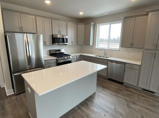 W218N16014 Tiger Lily Dr, Jackson, WI 53037