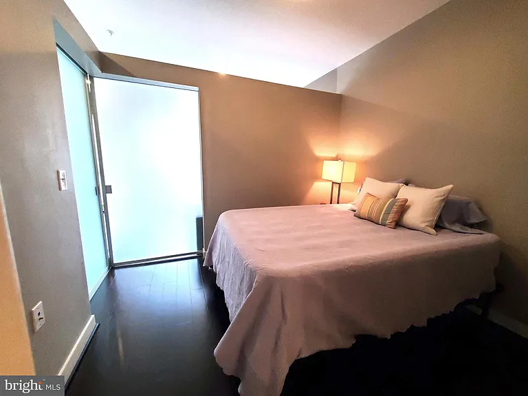 1320 Fenwick Ln #305 — Photo 16
