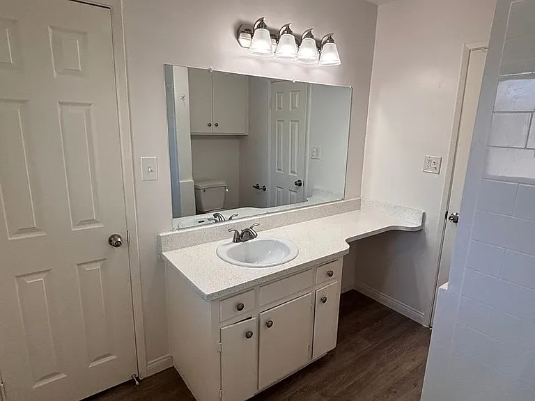 University Terrace Apartments — Photo 58