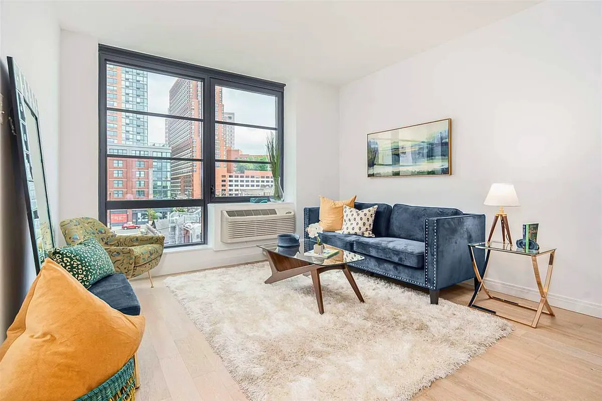 Building Photo - 160 1st St #401
