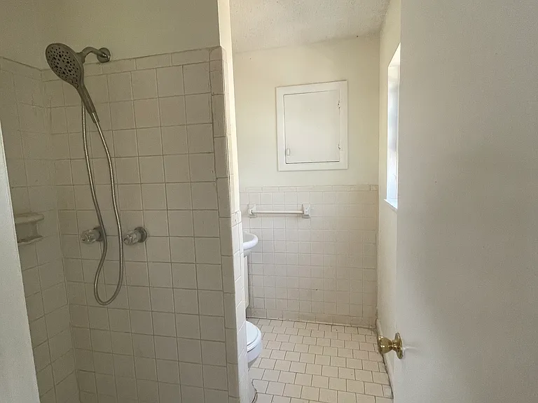 600 Eastbrook Dr NW — Photo 10