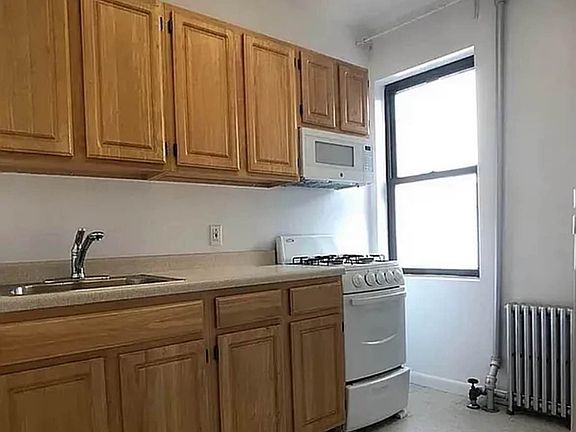 4th image of 164 Mott St Floor 3