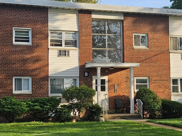 125 Hempstead Gardens Drive #B1D, West Hempstead, NY 11552