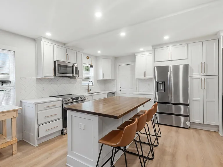 411 Edwin St #A — Photo 9