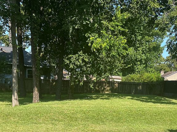 3rd image of 6723 Sandy Oaks Dr