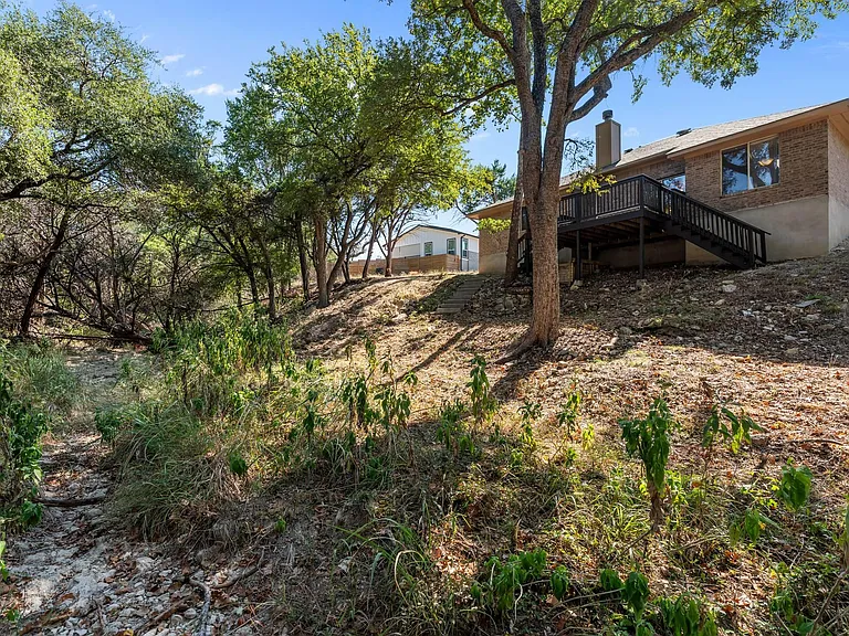 7704 Plateau Cv — Photo 26