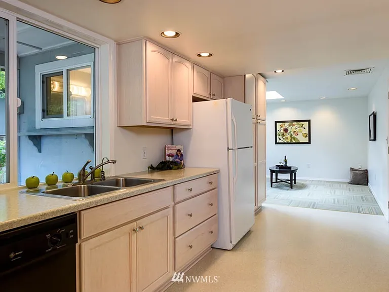13807 NE 76th St — Photo 6