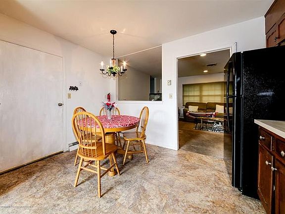 3rd image of 816A Balmoral Ct #100A