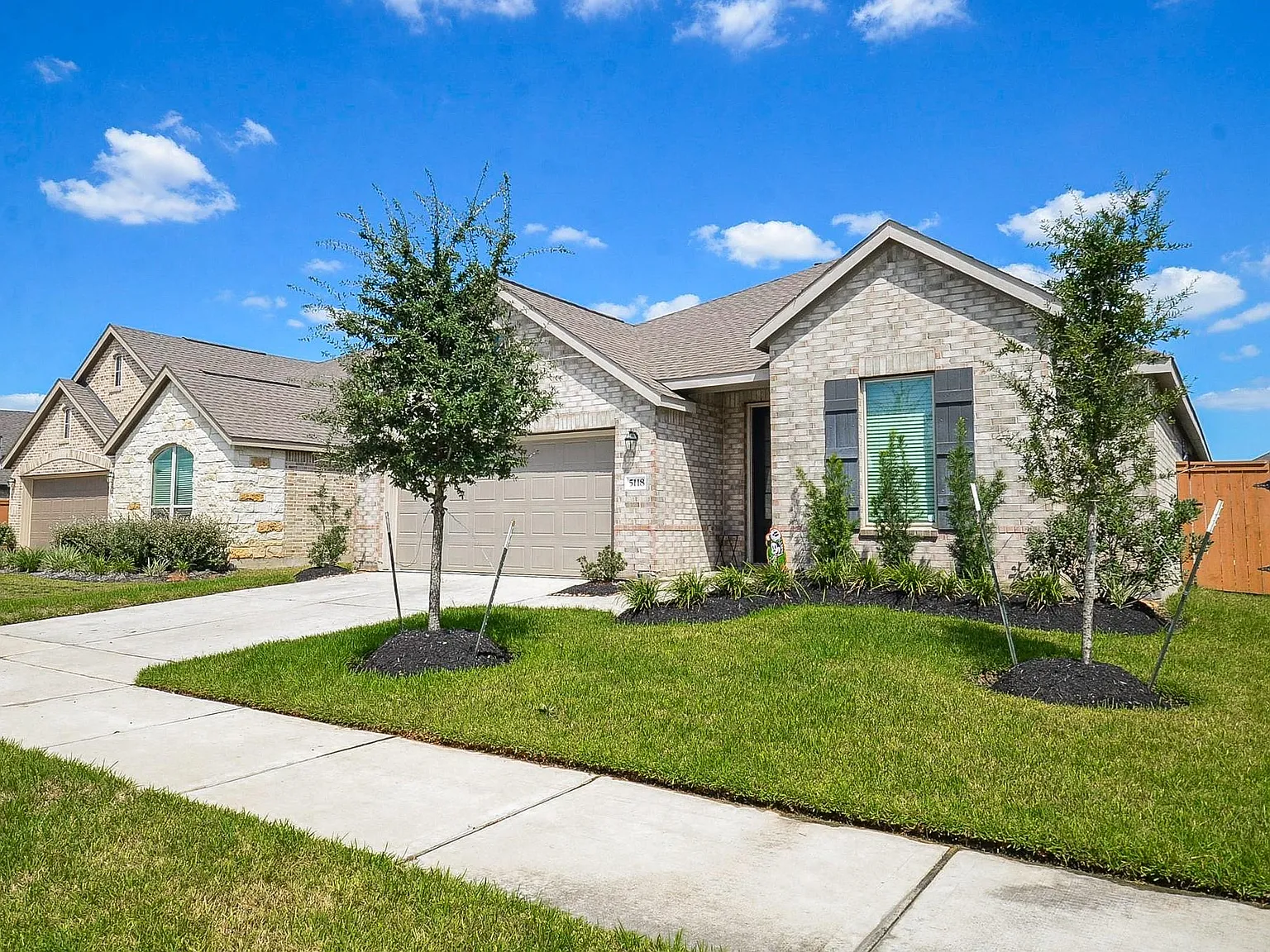 3 bed, 2.0 bath, 1856 sqft, $2,200 — Photo 2