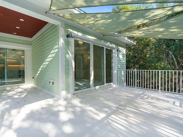 114 Royal Ln — Photo 43