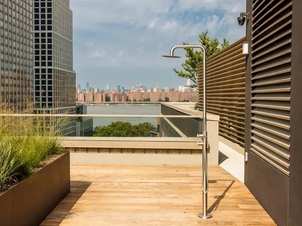 75 Dupont Street image 17 of 31