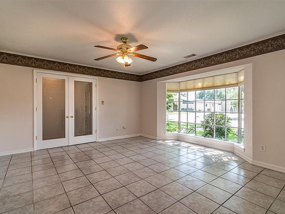 4th image of 10 Park Ln