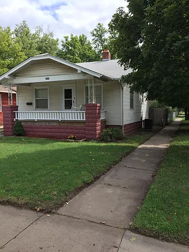 2239 W Maple St Photo 1