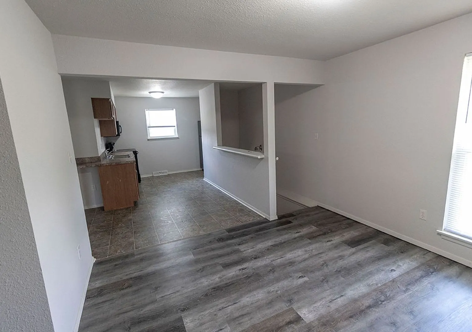 Stonegate Complex -- Fully Furnished and Utilities Included! — Photo 4