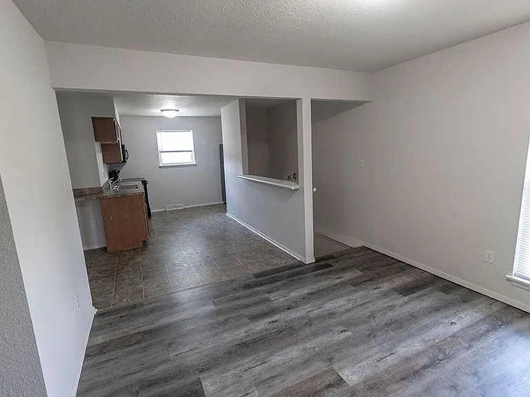 215 N West Blvd — Photo 4