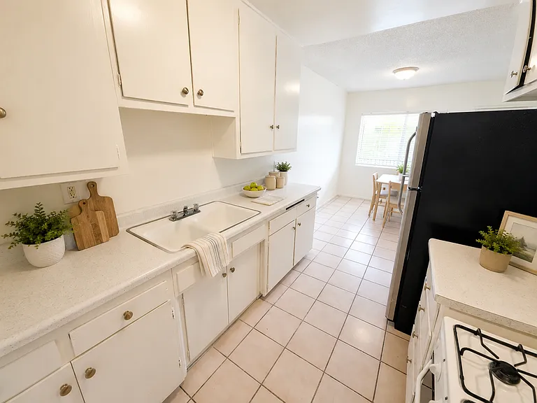 227 E 25th St #6 — Photo 6