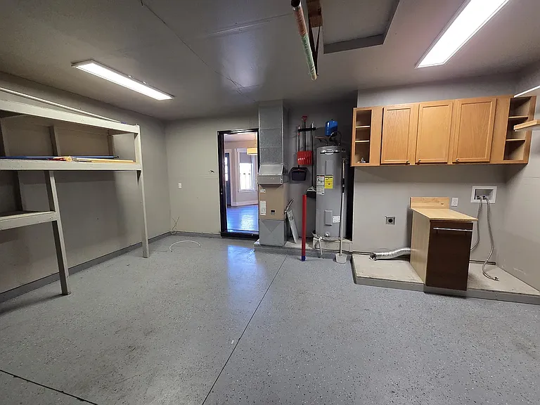 413 Margaret Way — Photo 15