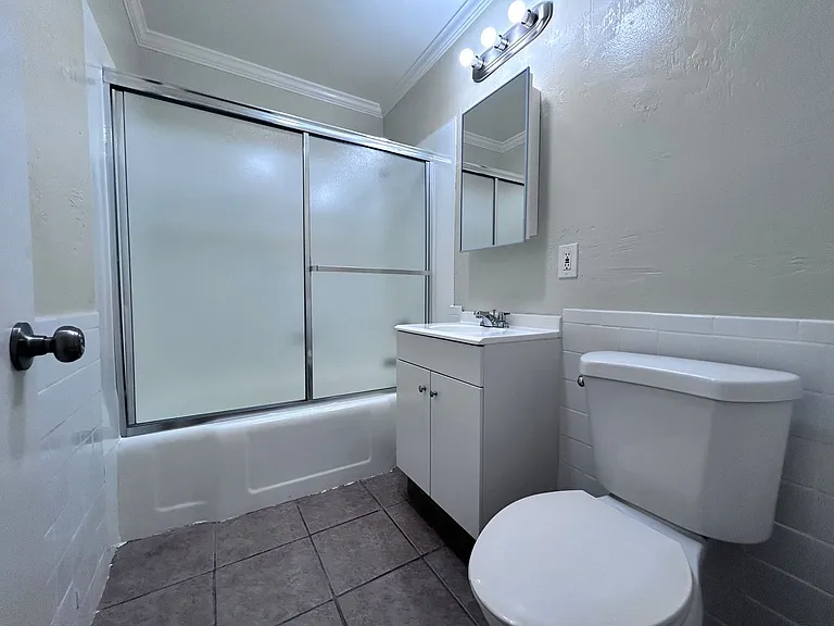 2315 Edison Ave — Photo 6